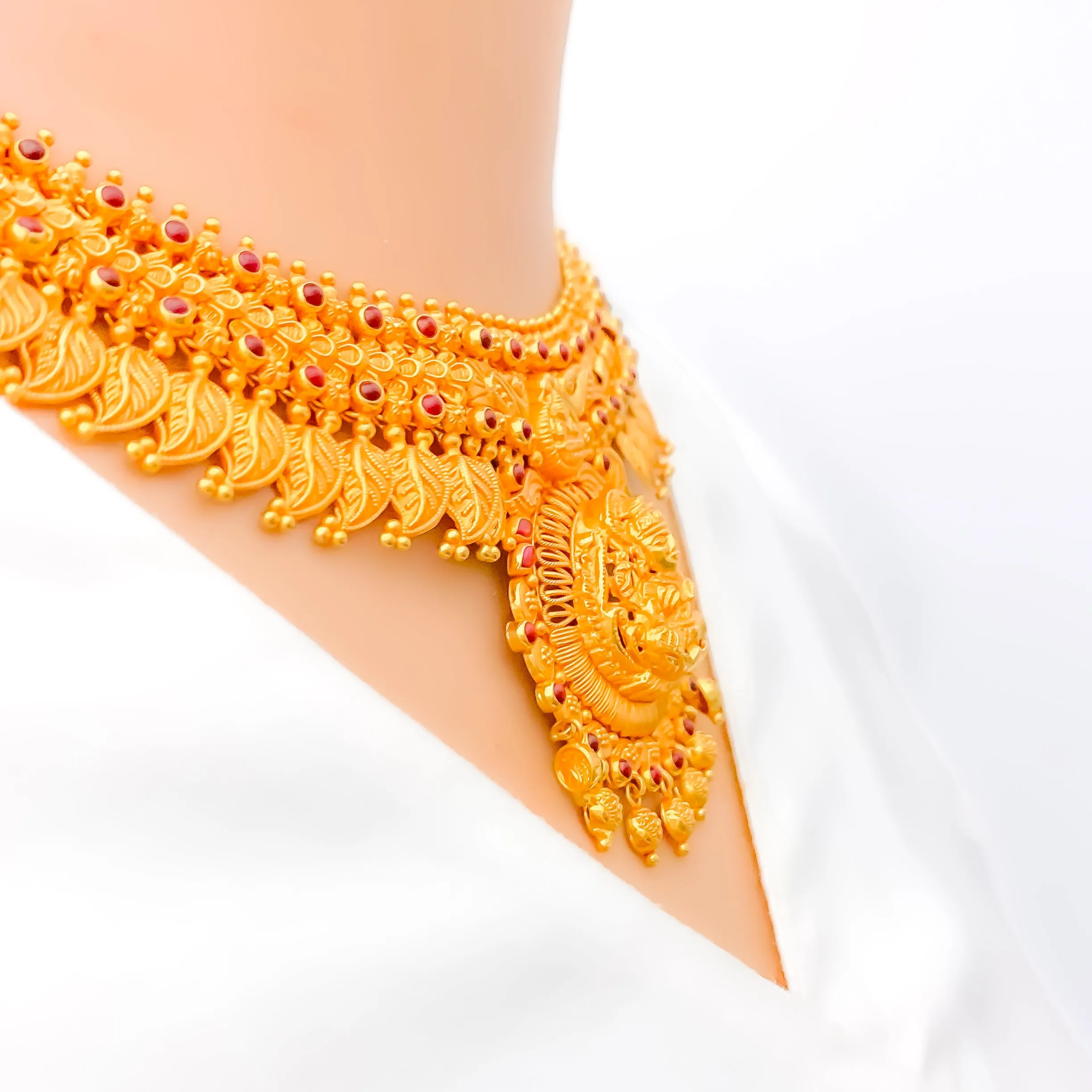 Antique Leaf Adorned 22k Gold Necklace