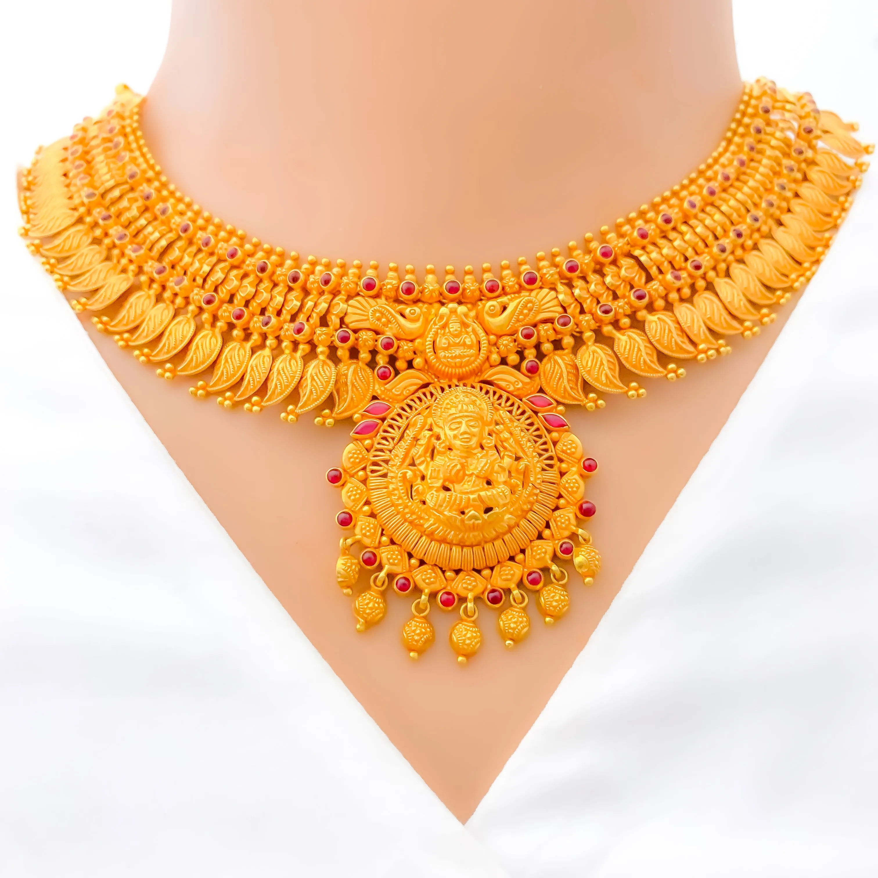 Antique Leaf Adorned 22k Gold Necklace