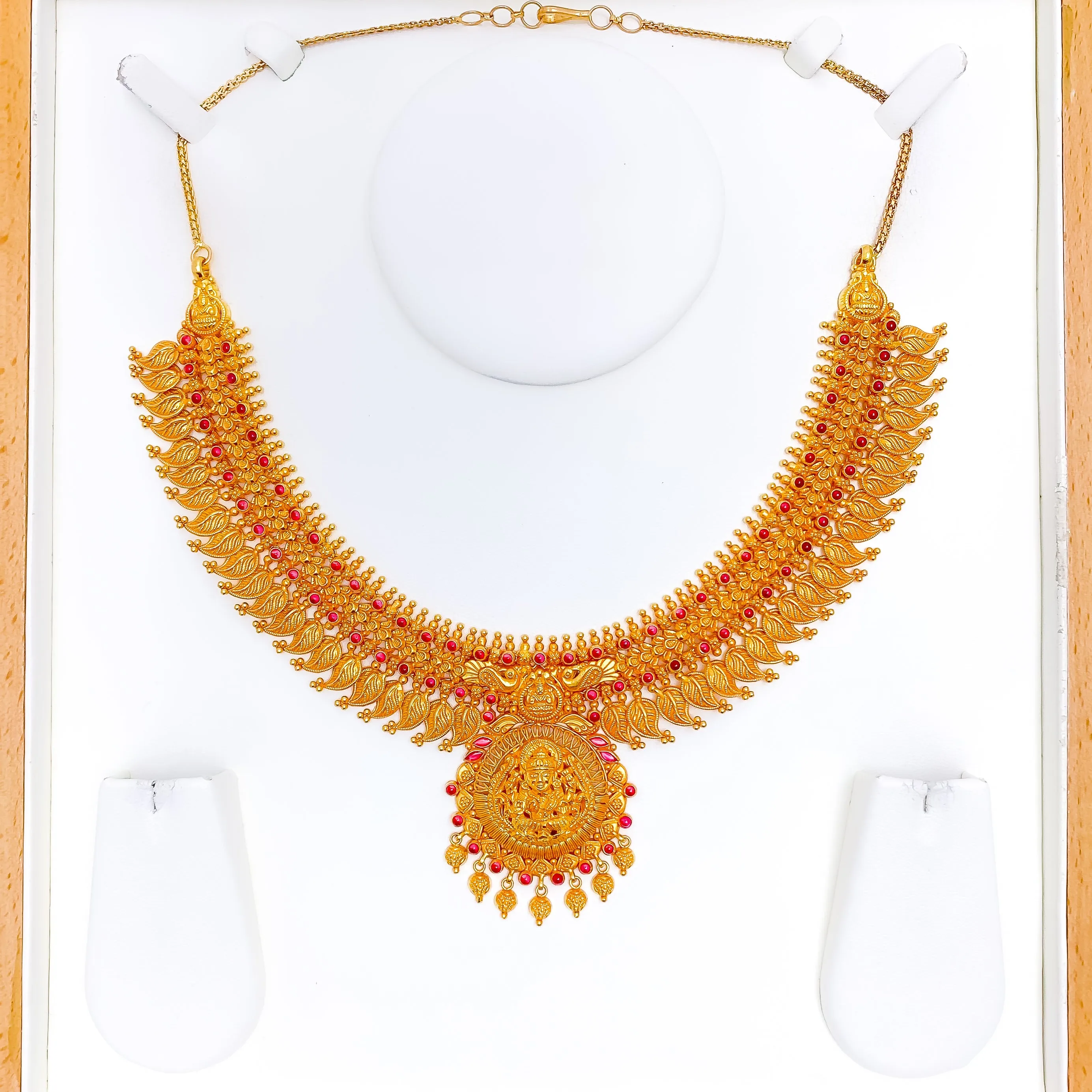 Antique Leaf Adorned 22k Gold Necklace