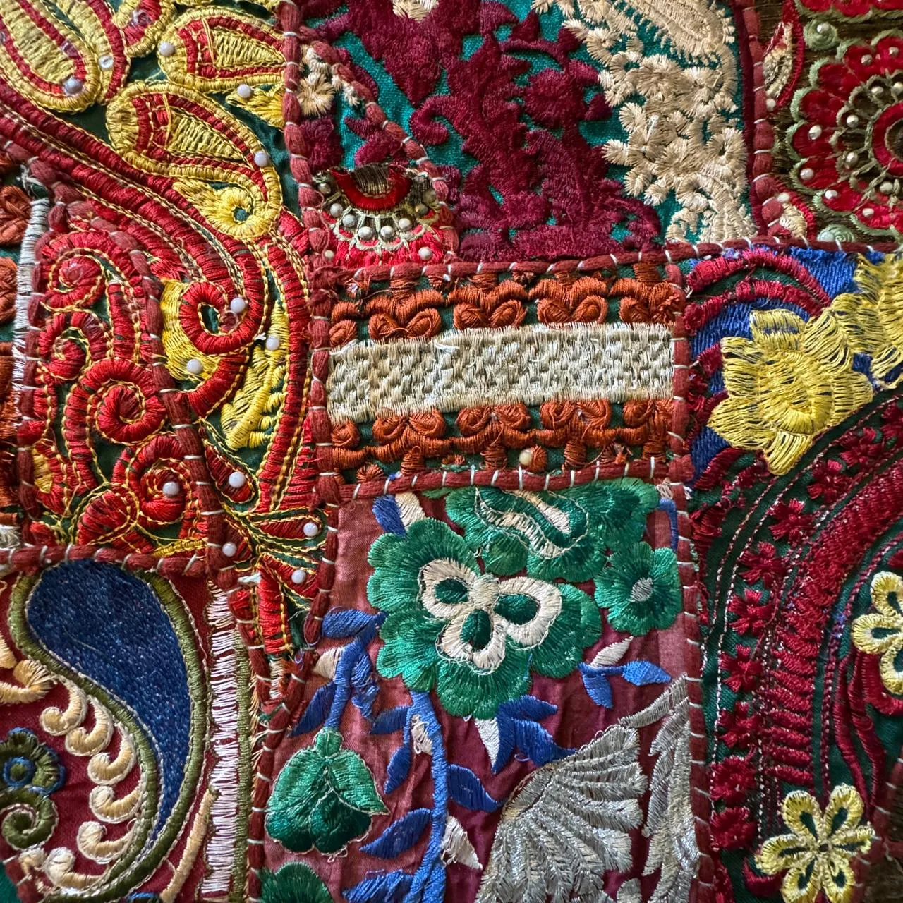 Embroidered table runner 2