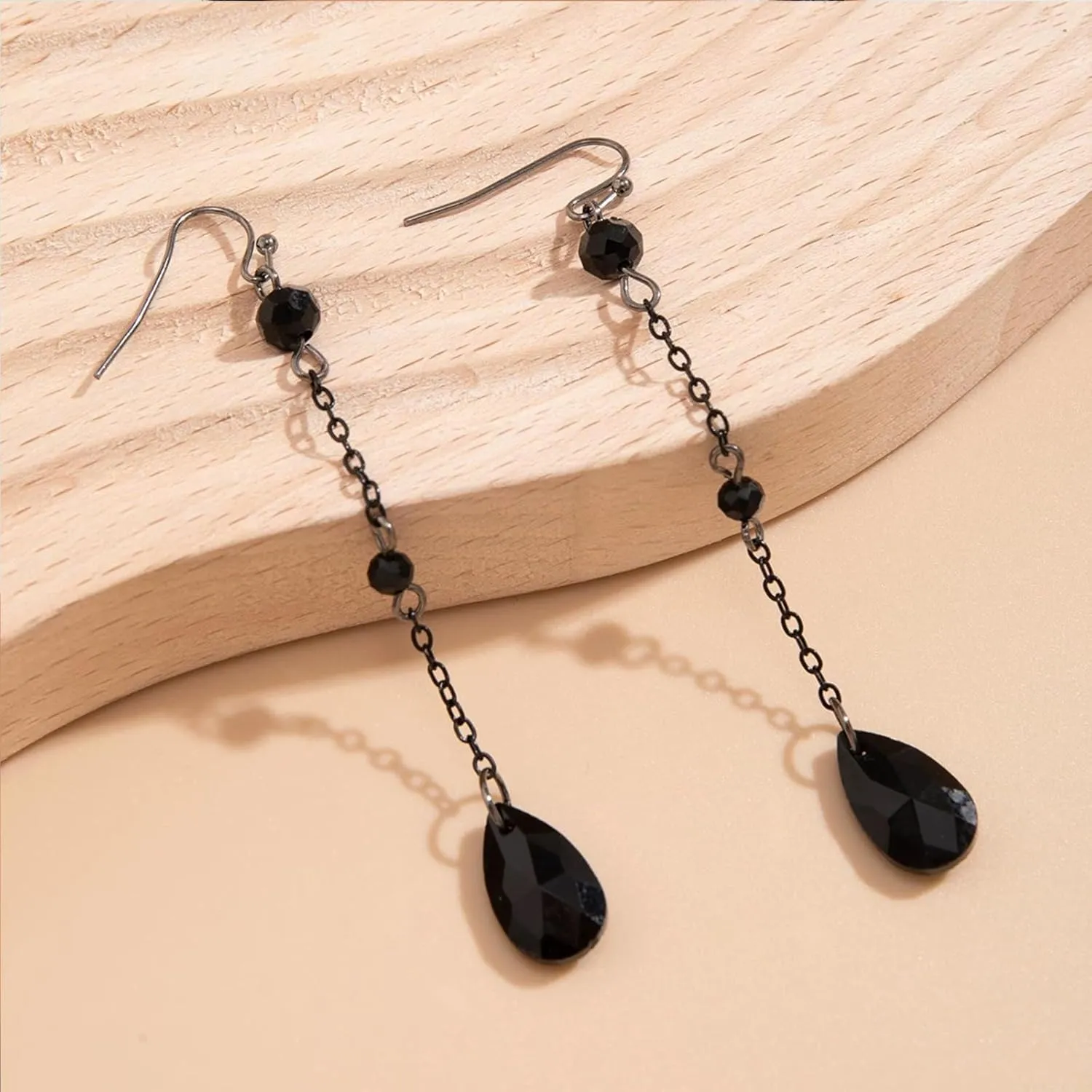 Gothic Blood Drop Earrings,Retro Goth Black/Red Crystal Bead Earrings Punk Teardrop Red Earring Halloween Cosplay Party Jewelry for Women
