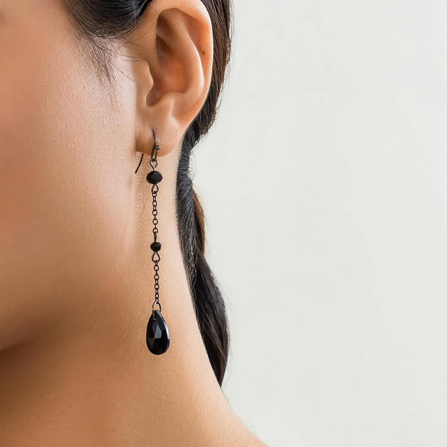 Gothic Blood Drop Earrings,Retro Goth Black/Red Crystal Bead Earrings Punk Teardrop Red Earring Halloween Cosplay Party Jewelry for Women