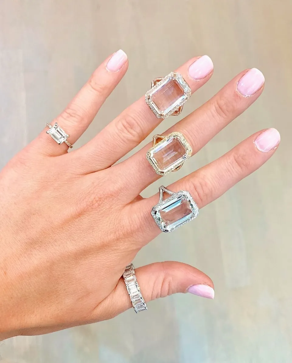 GREEN ONXY PORTRAIT GEMSTONE RING